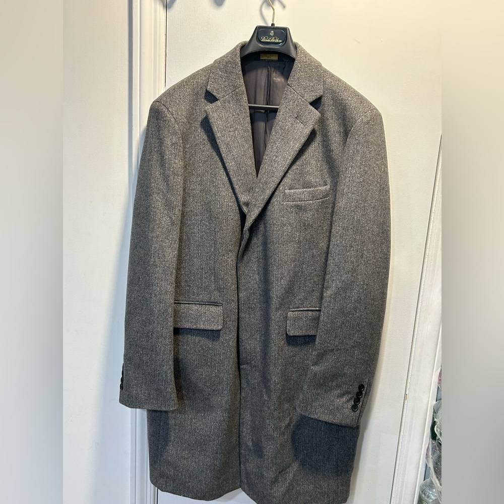 Brooks Brothers heavy wool coat.
Like new condition.